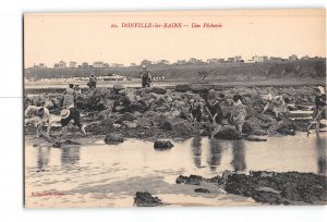 Donville-les-Bains France Postcard 1907-1915 Group Fishing Une Pecherie