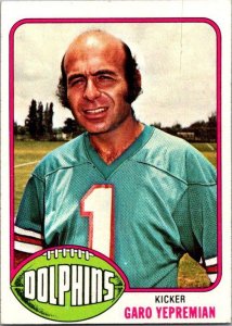 1976 Topps Football Card Garo Yepremian Miami Dolphins sk4501