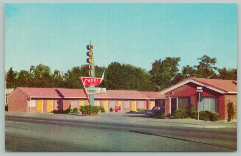 Twin Falls Idaho~Capri Roadside Motel~Telephones in Each Unit~1940s Postcard 