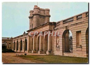 Modern Postcard Images of France Le Donjon Vincennes