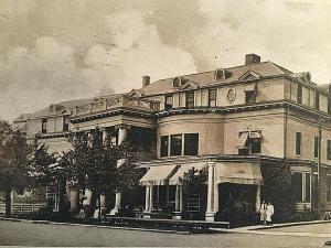 Postcard  1928 View of Boone Tavern,  Berea, KY.          U2