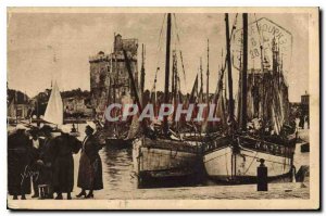 Old Postcard The Strand chat Rochelle pending fishermen fishing boats