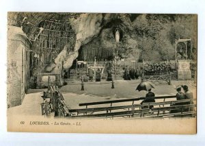 235621 FRANCE LOURDES La Grotte Vintage postcard