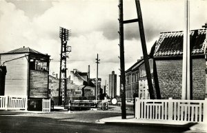 belgium, HEMIKSEM, Closed Railway Crossing Lange Brouwerystraat (1950s) Postcard