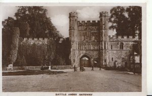 Sussex Postcard - Battle Abbey Gateway - Real Photograph - TZ11843