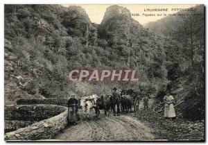 Old Postcard L & # 39Auvergne Picturesque Peasants on the road in the mountai...