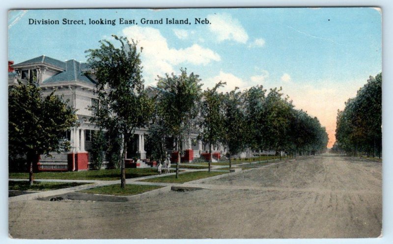 GRAND ISLAND, Nebraska NE ~ Residences DIVISION STREET Scene 1914  Postcard