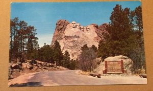 VINTAGE UNUSED  POSTCARD  MT. RUSHMORE, BLACK HILLS, SOUTH DAKOTA