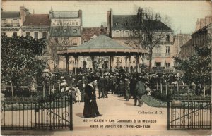 CPA CAEN Les Caennais a la Musique dans le Jardin de l'Hotel-de-Ville (140798)