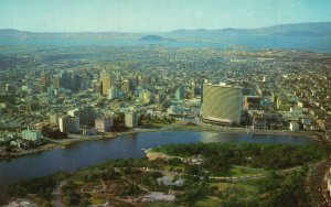 Vintage Postcard Beautiful Skyline New Kaiser Center Lake Merritt Oakland CA