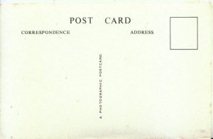 Royalty Postcard - Royal Family, H.R.H. Queen Victoria - 1837 - 1901 - Y768