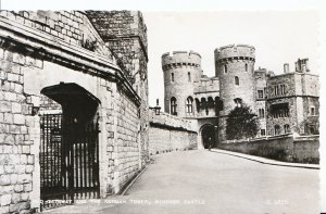 Berkshire Postcard - Old Gateway & The Norman Tower - Windsor Castle - RP SL302