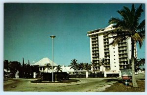 FREEPORT, Grand Bahamas ~ Roadside XANADU HOTEL ca 1960s-70s Postcard