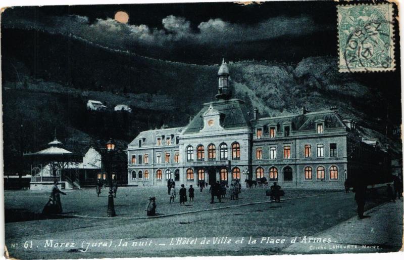 CPA MOREZ la nuit - l'Hotel de Ville et la Place d'Armes (212081)