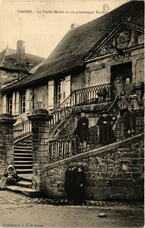 CPA VANNES - La Vieille Mairie et son pittoresque Escalier (431806)