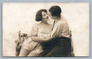 RISQUE KISSING COUPLE ANTIQUE REAL PHOTO POSTCARD RPPC