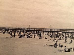 Postcard Early 1900's View of Beach and Pier in  Mt. Holly, NJ.      X1