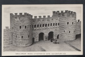 History Postcard - Verulamium: Model of Roman S.E.Gate, 2nd Century   RS13703