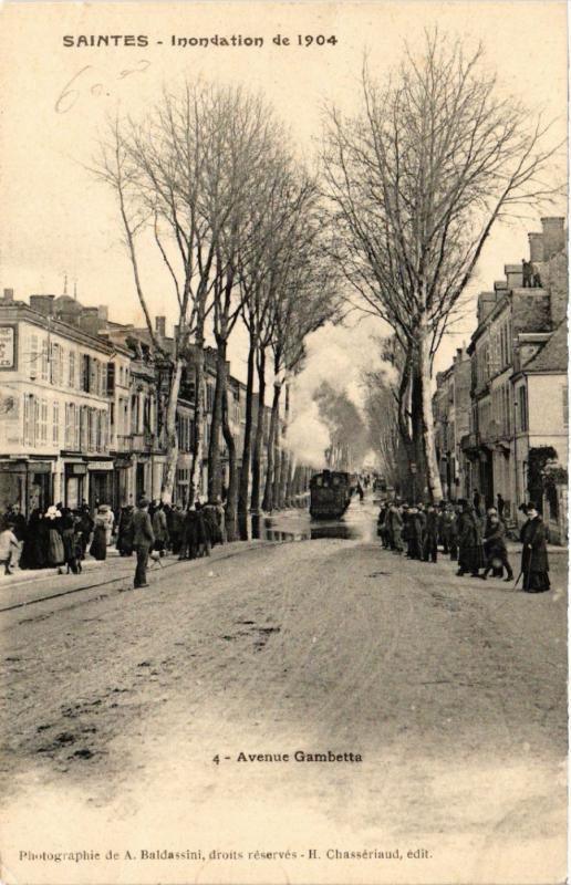 CPA SAINTES - Inondation de 1904 - Avenue Gambetta (480615)