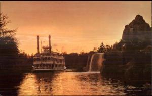 Disney Disneyland Mark Twain at Ducks 1-292 SC6565 Old Postcard