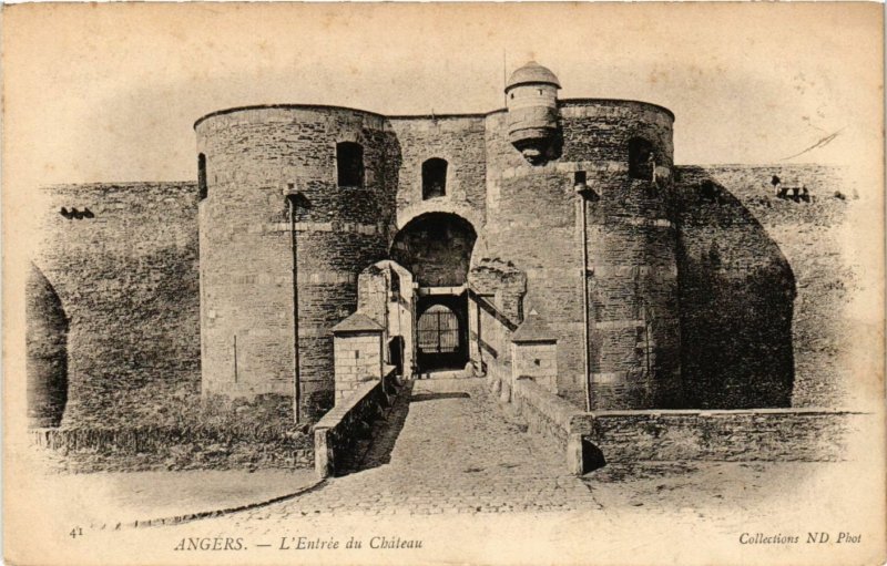 CPA ANGERS - L'Entrée du Chateau (167219)