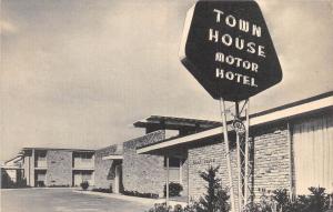 NEW ORLEANS LA TOWN HOUSE MOTOR HOTEL AIRLINE HWY NEON SIGN ?POSTCARD c1960s