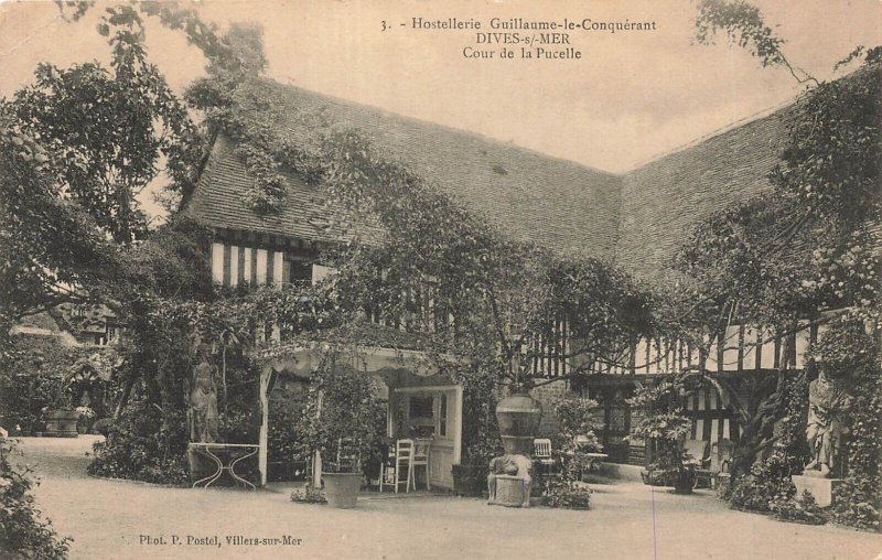 FRANCE~Dives S Mer-Hostellerie Guillaume le Conquérant-Cour la pucelle~POSTCARD