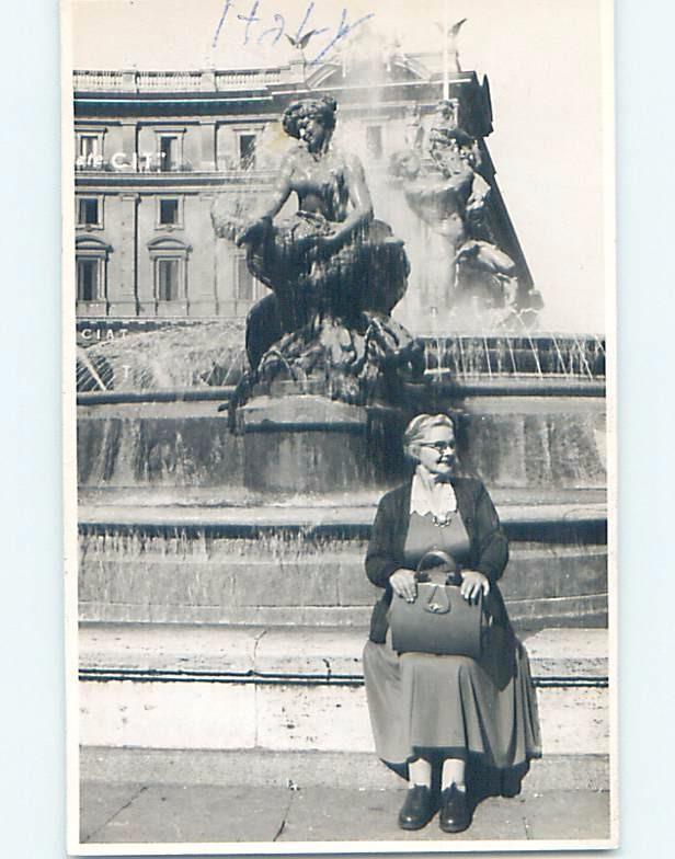 old rppc WOMAN WITH HANDBAG PURSE BY STATUTE country of Italy HM1488