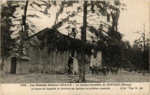 CPA La maison forestiere de PERTHES en avant de laquelle se livrerent (346729)