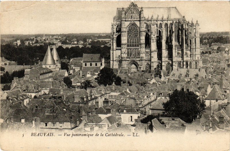 CPA Beauvais Vue panoramique de la Cathedrale FRANCE (1013976)
