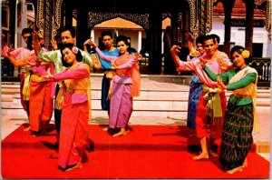 VINTAGE POSTCARD GROUP OF TRADITIONAL THAI DANCERS POSTED FROM THAILAND 1981