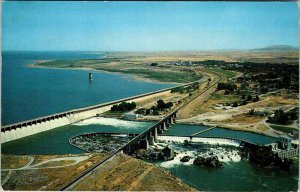 Postcard DAM SCENE American Falls Idaho ID AO6183