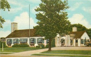 Beverly Hills California The Nantucket Teich linen roadside Postcard 20-13083