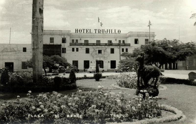 mexico, TRUJILLO, Plaza de Armas, Hotel Trujillo (1950s) RPPC