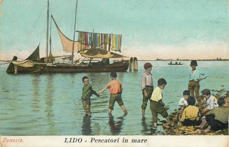 Venezia LIDO - Pescatori in mare