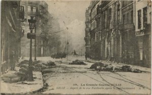 CPA LILLE Aspect de la rue Faidherbe apres le bombardement (663547)