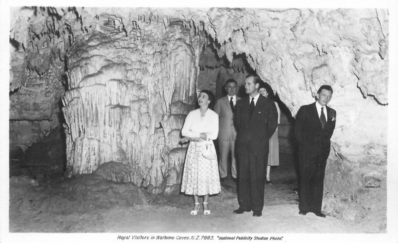 Postcard RPPC New Zealand Queen Elizabeth UK Royalty Waitomo Caves 23-4056