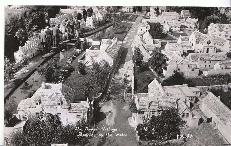 Gloucestershire Postcard - The Model Village - Bourton on The Water     XX587