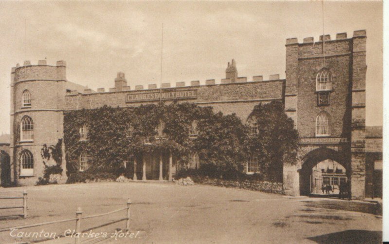 Somerset Postcard - Clarke's Hotel -  Taunton - Ref 7350A