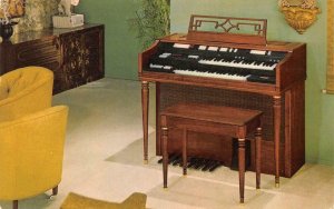 Music Advertising   NEW WURLITZER 4300 ORGAN~Mahogany Finish  VINTAGE  Postcard