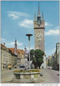 Germany Straubing an der Donau Tiburtiusbrunnen und Stadtturm