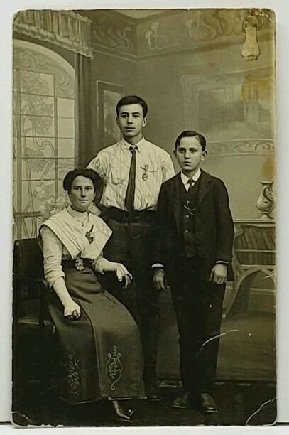 RPPC Czech Republic  Jos.Vidlak Lazne Podebrady Three Children Postcard H12