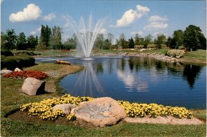 Parks of the St. Lawrence, Crysler Park, Gardens Queen Elizabeth, Pond, postcard