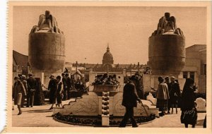 CPA PARIS EXPO 1925 Entrée des Jardins de la Manufacture de Sevres (862788)