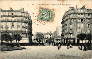 CPA Levallois Perret Place de la Republique (1315292)