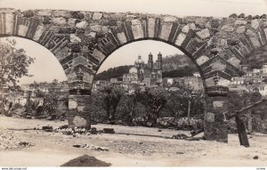 RP: TAXCO , Mexico , 20-30s ; Stone Bridge