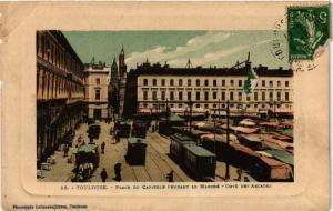 CPA TOULOUSE - Place du Capitole pendant le Marche - Cote des Arcades (255866)