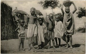 CPA AK SÉNÉGAL-4. Dakar-Groupe de Noirs (331256)