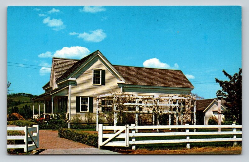 Dr Robert Newell House in CHAMPOEG Oregon Vintage Postcard 0703