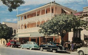 Postcard Bahamas Nassau Prince George Hotel 1956 autos Mardon, Son Hall 23-797